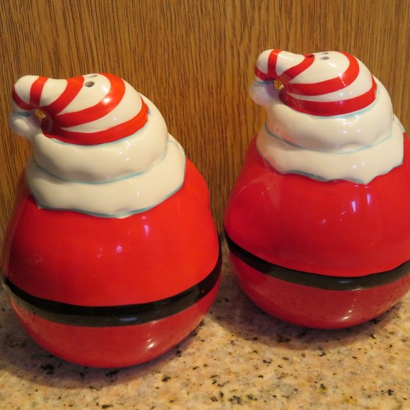 Vintage Boxed SANTA Pair Salt & Pepper Shakers Earthenware (106C) - Picture 4 of 5